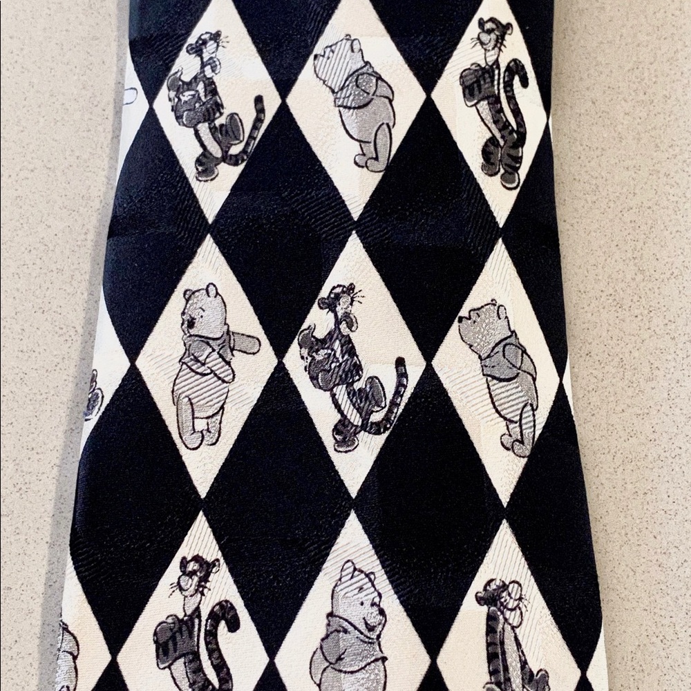 TIe - Pooh - Authentic Disney